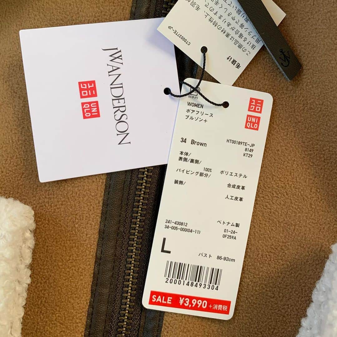 イタフラ（ナチュラル服のイタフラ）さんのインスタグラム写真 - (イタフラ（ナチュラル服のイタフラ）Instagram)「、 @uniqlo 最新購入品です🏂 前からずっと気になってて 買ってなかったボアフリースブルゾン❄️ とうとう買いました💫  ¥3990に値下げになってるのと やっぱり見た目が超可愛いです☃️ コレはかなり高見えな気がします☁️  コーデはまだですが なんとなくカーキのフレアスカートと UNIQLO購入品のブーツと合わせてみました👢  サイズはL size👕 ネットでは完売になってたけど店舗にはありました🏡 よろしくお願いします💨  @italietofrance  カーキのプチプラ高見えフレアスカート☞イタフラ  ✳︎UNIQLO✳︎ ボアフリースブルゾン ブーツ  #UNIQLO#uniqloコーデ #uniqlo購入品 #ユニクロ#ユニクロコーデ #ユニクロ購入品 #ユニクロ感謝祭 #uniqlo感謝祭 #jwanderson #高見え#高見えコーデ #プチプラ#プチプラコーデ #ボアフリースブルゾン#ボアジャケット #ボアブルゾン #お洒落さんと繋がりたい #オシャレさんと繋がりたい #置き画くら部 #アウターコーデ #冬コーデ #秋コーデ #カーキコーデ #フレアスカート #スカートコーデ #フレアスカートコーデ #ベージュコーデ#感謝祭セール #ヴィンテージ#ミリタリー」11月25日 16時09分 - italietofrance