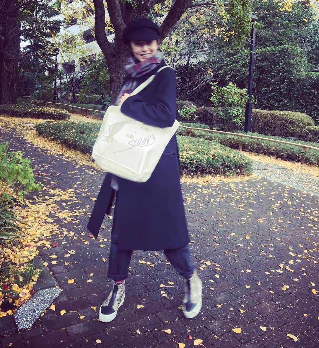 高岡早紀 さんのインスタグラム写真 - (高岡早紀 Instagram)「レコード "sunny”発売記念グッズのトートバック出来たよ〜 今のところ購入は12/3のライブ会場のみなの。 どうどう？  #sunny #トートバック　Design by @hiroshi_tanabe」11月25日 16時03分 - saki_takaoka