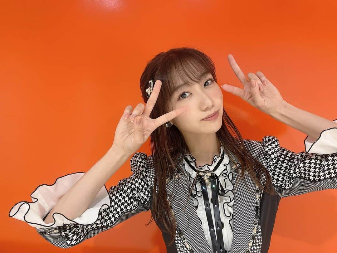 柏木由紀さんのインスタグラム写真 - (柏木由紀Instagram)「. AKB48の衣装の中でかなりお気に入り上位の 衣装〜🖤✨ 大人も着られるデザイン！ありがたい！笑  カメラマンは横山由依ちゃんです🐈  @yokoyamayui_1208」11月25日 16時04分 - yukikashiwagi_official