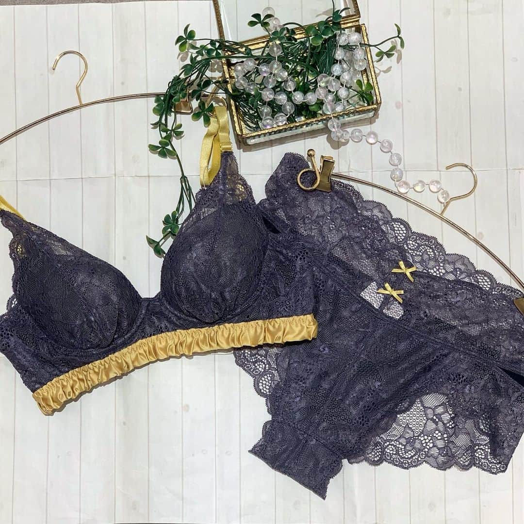 Ravijour札幌4丁目プラザ店のインスタグラム：「ravime商品💚  遊び心溢れるニュアンス配色が 今っぽい✨✨✨  詳しくはブログ更新してます！  #ravijour  #ravijour_official  #ravijourstaff  #ravijoursapporo  #ラヴィジュール」