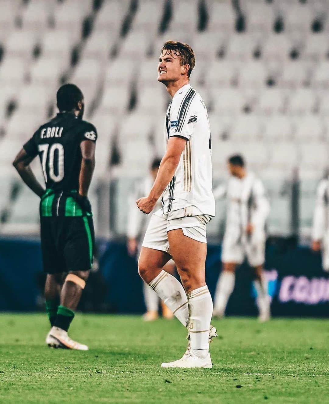 マタイス・デ・リフトのインスタグラム：「Qualified 🙌🏻 @championsleague」
