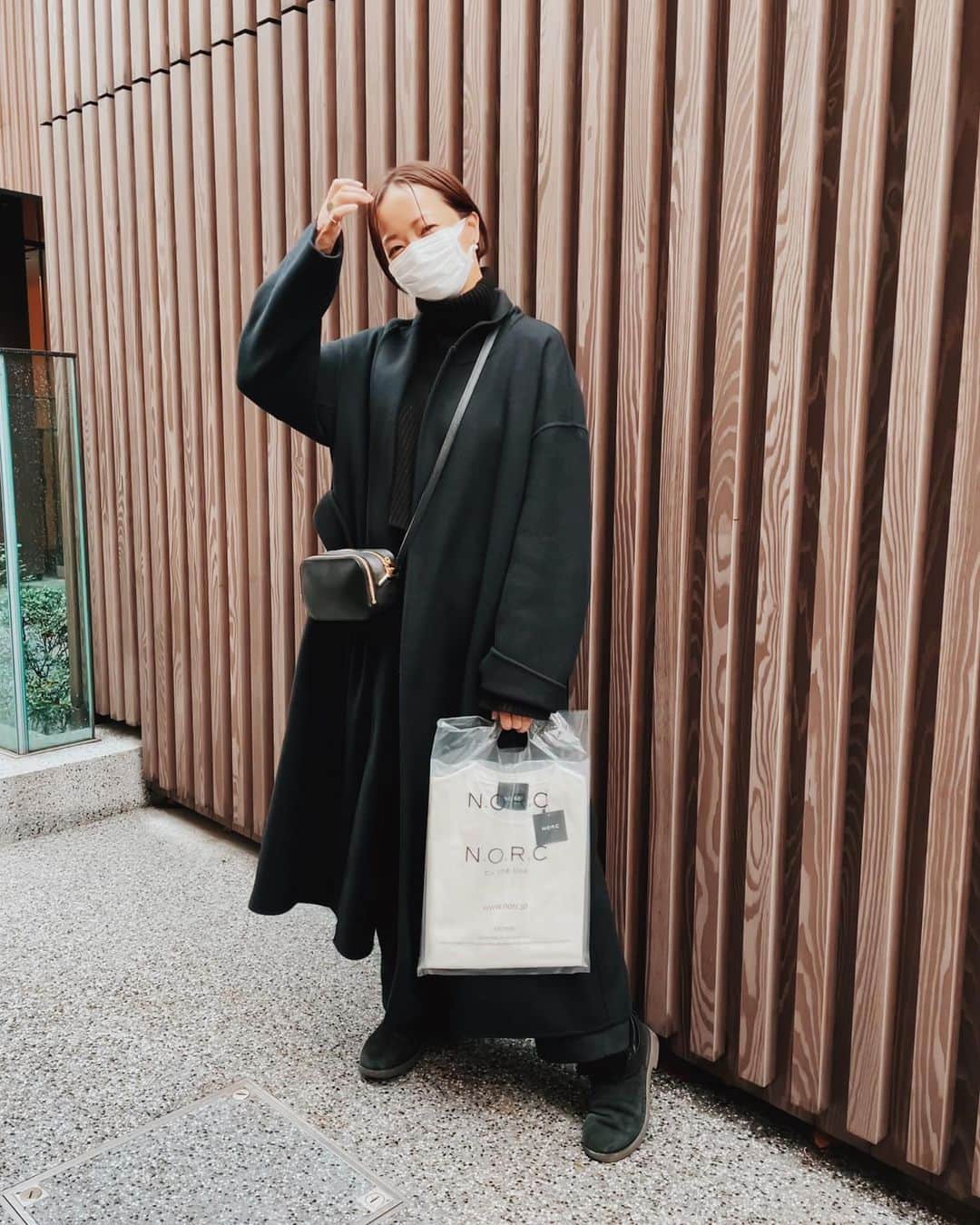 EMIのインスタグラム：「⭐︎ しふく♡ シルエット、丈、着やすさ、暖かさ 全てパーフェクトなアウター やっと着れて嬉し♡  @norc.jp」