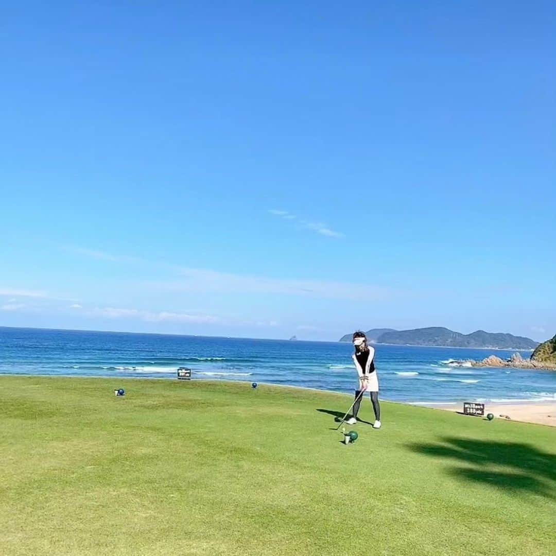 坂之下侑子のインスタグラム：「エリエールレディースオープントーナメントでは応援してくださってありがとうございました⛳️✨  1日目思うようなゴルフが出来ず、池に入れたり3パットしたりと、取り返すことも出来ませんでしたが、２日目どうにか最後2ホールで、バーディーを取る事が出来て、バーディーフィニッシュ出来て良かったです😆  そして、オフに入りますがまだまだ課題沢山なので、重点的に練習してまた来年に頑張りたいと思います🌟  また来年も応援宜しくお願い致します🤗💗  #エリエールレディースオープン  #今年も沢山の応援 #ありがとうございました #オフも #がんばるぞー #⛳️ #💗💗💗」