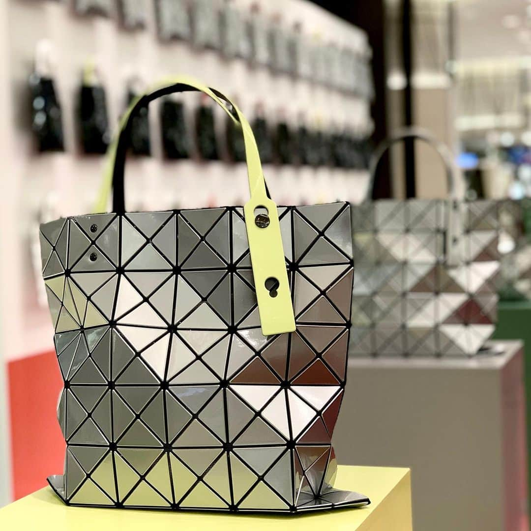 HANKYU.MODEさんのインスタグラム写真 - (HANKYU.MODEInstagram)「BAO BAO ISSEY MIYAKE "CLOUD" 2020 HOLIDAY Until 12/1 At 1F Cotocoto Stage 11   #Hankyu #HANKYUMODE #umedahankyu #阪急うめだ本店 #うめだ阪急 #阪急百貨店 #osaka #umeda #mode #baobao #isseymiyake #baobaoisseymiyake #バオバオ #イッセイミヤケ #bag #自分へのごほうび #カスタマイズバッグ #popupstore」11月25日 17時02分 - hankyumode