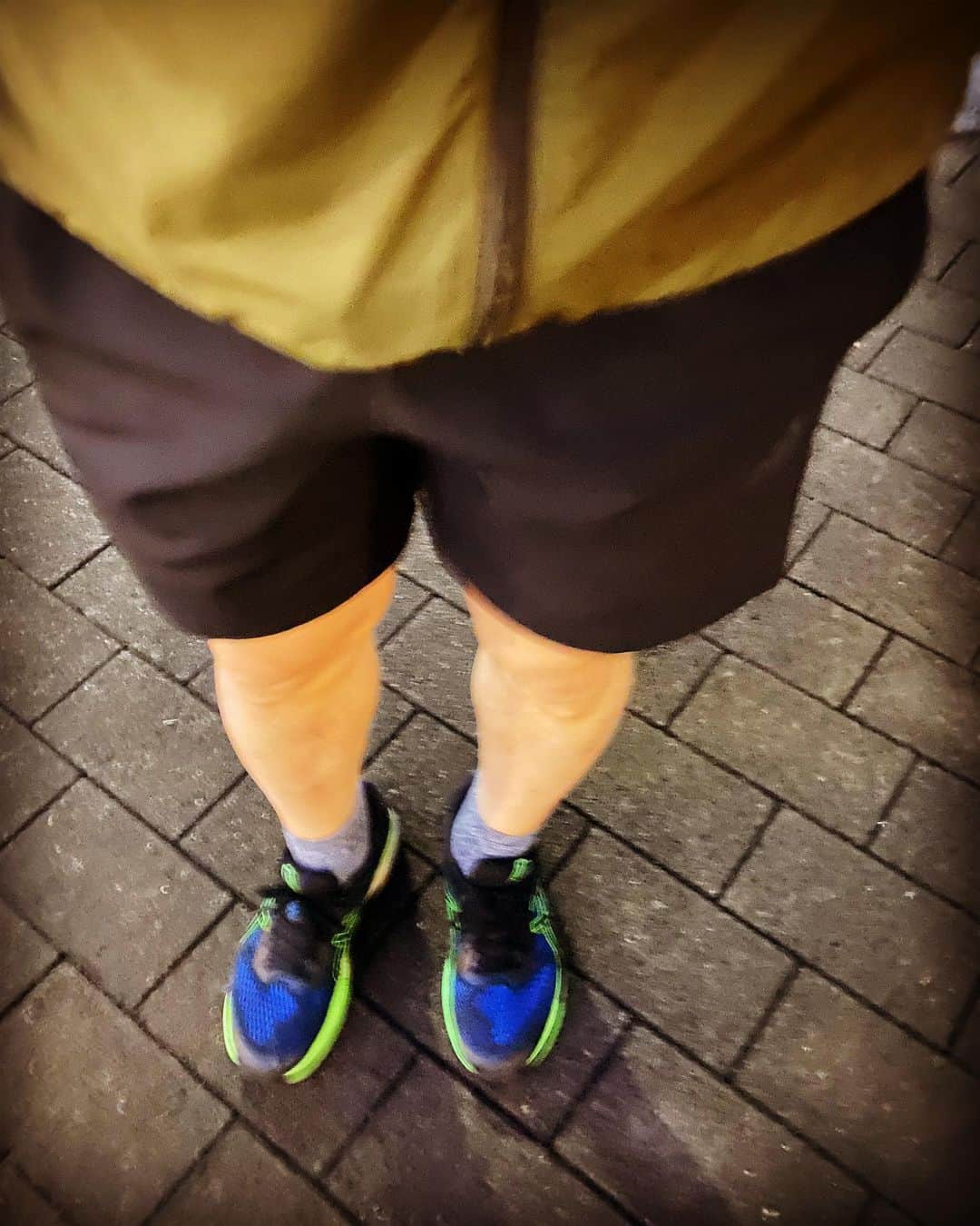 浅田信一のインスタグラム：「雨上がりランニング9K🏃🏻‍♂️  11月の100Kチャレンジも残りあと8K！🔥  写真では見えないけど最近腿の筋肉が大きくなってきてるみたいだ🦵」