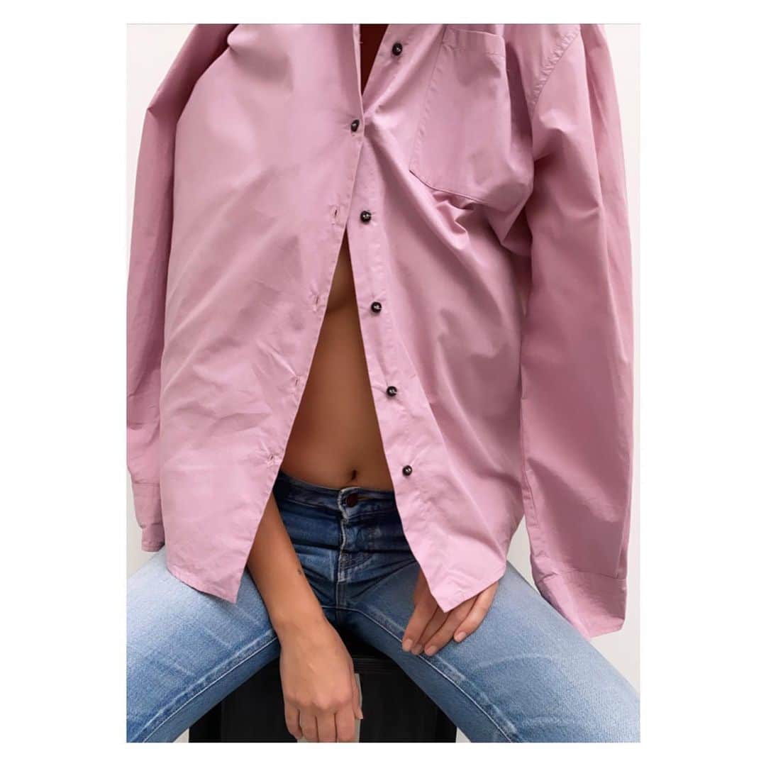 のインスタグラム：「Morning 💗 #wednesdaymood #blazeshirton #colorislavander #betterecofriendly」
