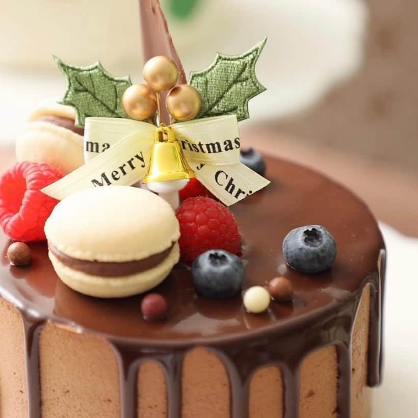 ブライダル・ホテル・旅館プロデュース【アルプラス】さんのインスタグラム写真 - (ブライダル・ホテル・旅館プロデュース【アルプラス】Instagram)「可愛いと大人気 3種類のクリスマスケーキ! プレミアム・ムースショコラケーキ 3 ネイキッドXmasケーキwithスノーマン この2種類がはやくも完売致しました ご予約頂いた皆様ありがとうございます。 キャメリーナポップなクリスマス2020ケーキも 残りわずかとなっております!! 詳しくはホームページをチェック https://www.grancia.jp/w-news/post_9792/ 。 。 須賀川の結婚式場 【グランシア須賀川】 住所 福島県須賀川市池上町74 TEL 0248-75-1166 FAX 0248-76-0484 mail info@grancia.jp 公式HPでは最新情報を日々更新中♪www.grancia.jp LINE公式アカウントも登場! お得な情報を受け取るには、以下のリンクから友だち追 加してください◎ https://lin.ee/1cChnUR ・フェアのご予約は、公式ホームページから、または公 式LINE、お電話からも受付中♡  #須賀川の結婚式場 #須賀川結婚式 #グランシア須賀川 # グランシア #オリジナルウェディング #wedding #happy #プレ花嫁 #プレ花婿 #貸切 #結婚式 #ブライダ ル #オシャレ #人気式場 #幸せ結婚式 #ナチュラル #japan #sukagawa #フォトウェディング #緑」11月25日 17時01分 - allplustokyo