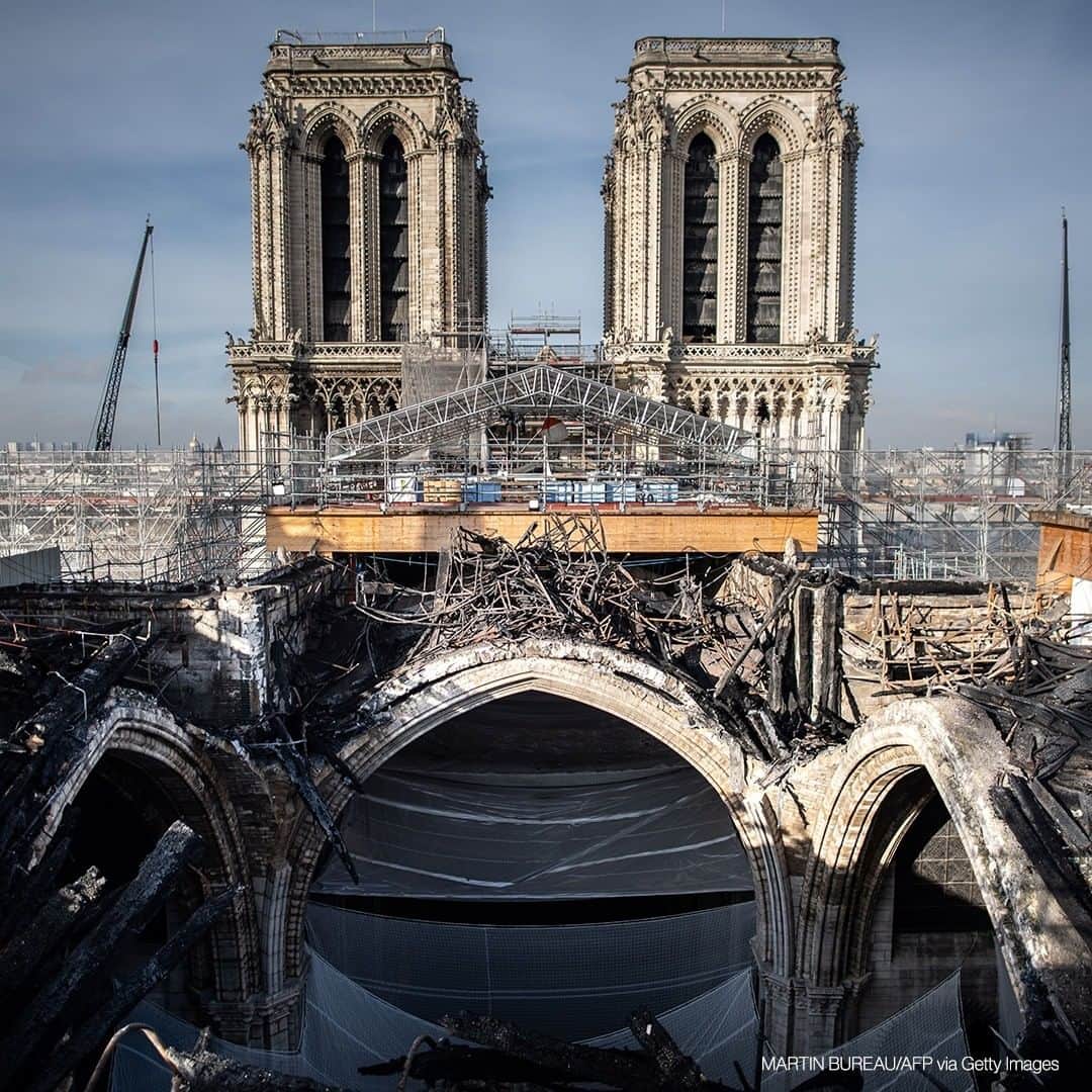 ABC Newsさんのインスタグラム写真 - (ABC NewsInstagram)「A photograph taken on November 24, 2020 in Paris shows the melted scaffolding on the roof of Notre-Dame cathedral during reconstruction works. #notredame #notredamecathedral #notredamfire」11月25日 17時05分 - abcnews