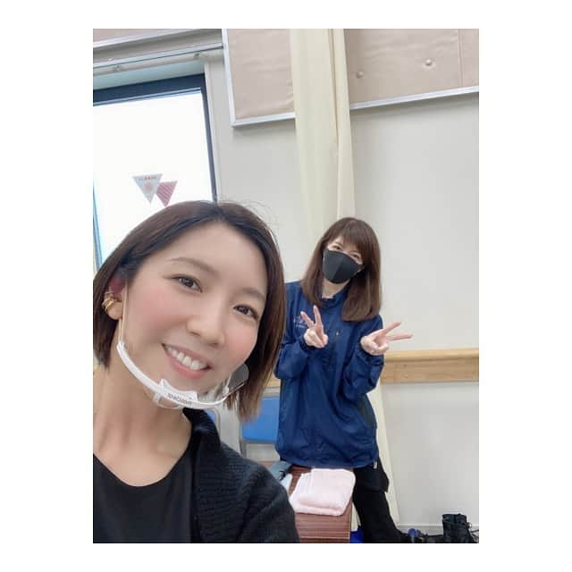 瀬奈じゅんさんのインスタグラム写真 - (瀬奈じゅんInstagram)「﻿ ﻿ 今日はヤンさん40周年コンサートのお稽古へ。﻿ ﻿ ヤンさん、マスクしてても相変わらずの美しさ……。﻿ そして同世代、荻田先生！﻿ ソーシャルディスタンス保ちつつ、短い時間で喋り倒しました笑。﻿ ﻿ 皆様大好きなあのショーの主題歌、私の大切な一曲、そしてヤンさんとアレが広がっちゃう的なやつを歌わせて頂きます。﻿ ﻿ さ、明日からは幸福論の舞台稽古、がんばります！！﻿ ﻿ ﻿ #安寿ミラ さん　﻿ #荻田浩一 先生　﻿ #female ﻿ #よみうり大手町ホール　﻿ #アレが広がる　﻿ #さて　﻿ #どっちがどっちでしょう﻿ #瀬奈じゅん」11月25日 17時08分 - junsena_official