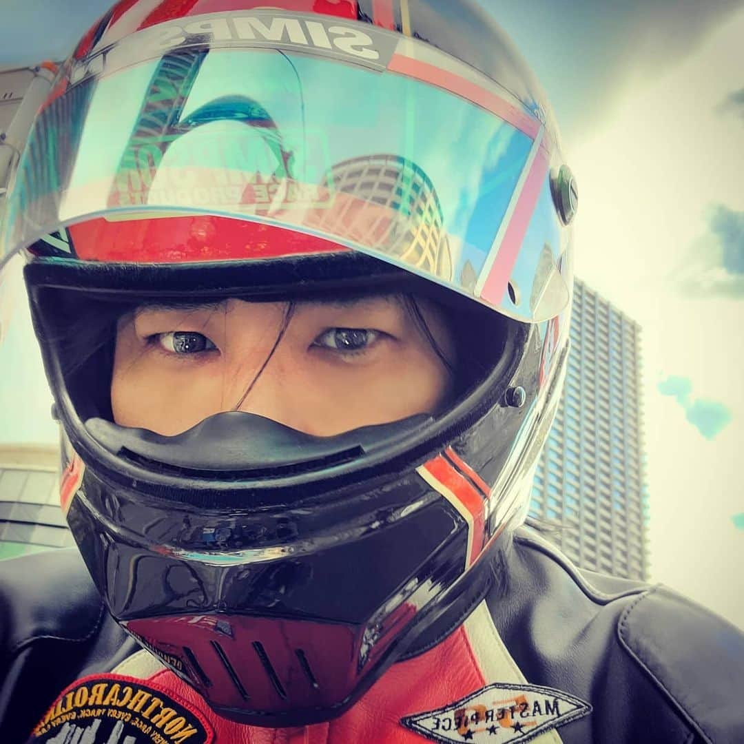 TOKIさんのインスタグラム写真 - (TOKIInstagram)「バイクの季節が過ぎ去ろうとしている寂しさを顔で表現してみました🍙  #顔芸」11月25日 17時19分 - toki_c4