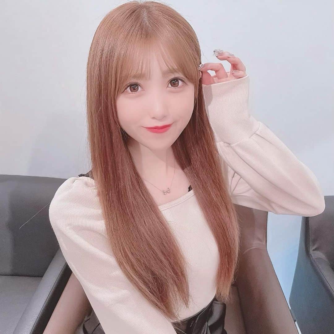 田口未彩のインスタグラム：「🤍  エクステつけてもらったよ💭 @welly_hayami   #エクステ　#ロングヘア　#ヘアカラー」