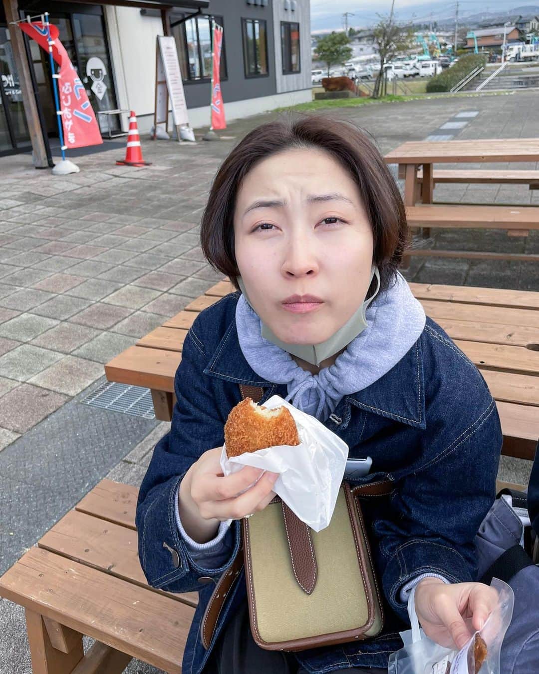 平川はる香のインスタグラム：「. のんびり山梨旅たのしかった☺︎ これはコロッケが熱い顔。 . . . #yamanashi#fujisan#mtfuji#🗻」