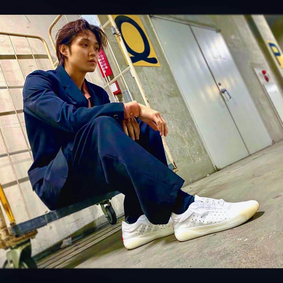磯村勇斗のインスタグラム：「.  PRADA×adidas  これはテンションが上がる。 軽量でスマート。  #adidasforprada #adidas  #PRADA」