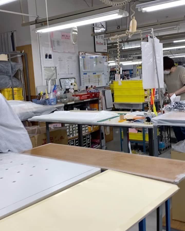 ミントデザインズのインスタグラム：「「本日のニット工場」. . #mintdesigns #ミントデザインズ  #サンプル制作 #2021AW #新作 #new #テキスタイルデザイン #ニット #ニット工場 #madeinjapan #knitfactory」