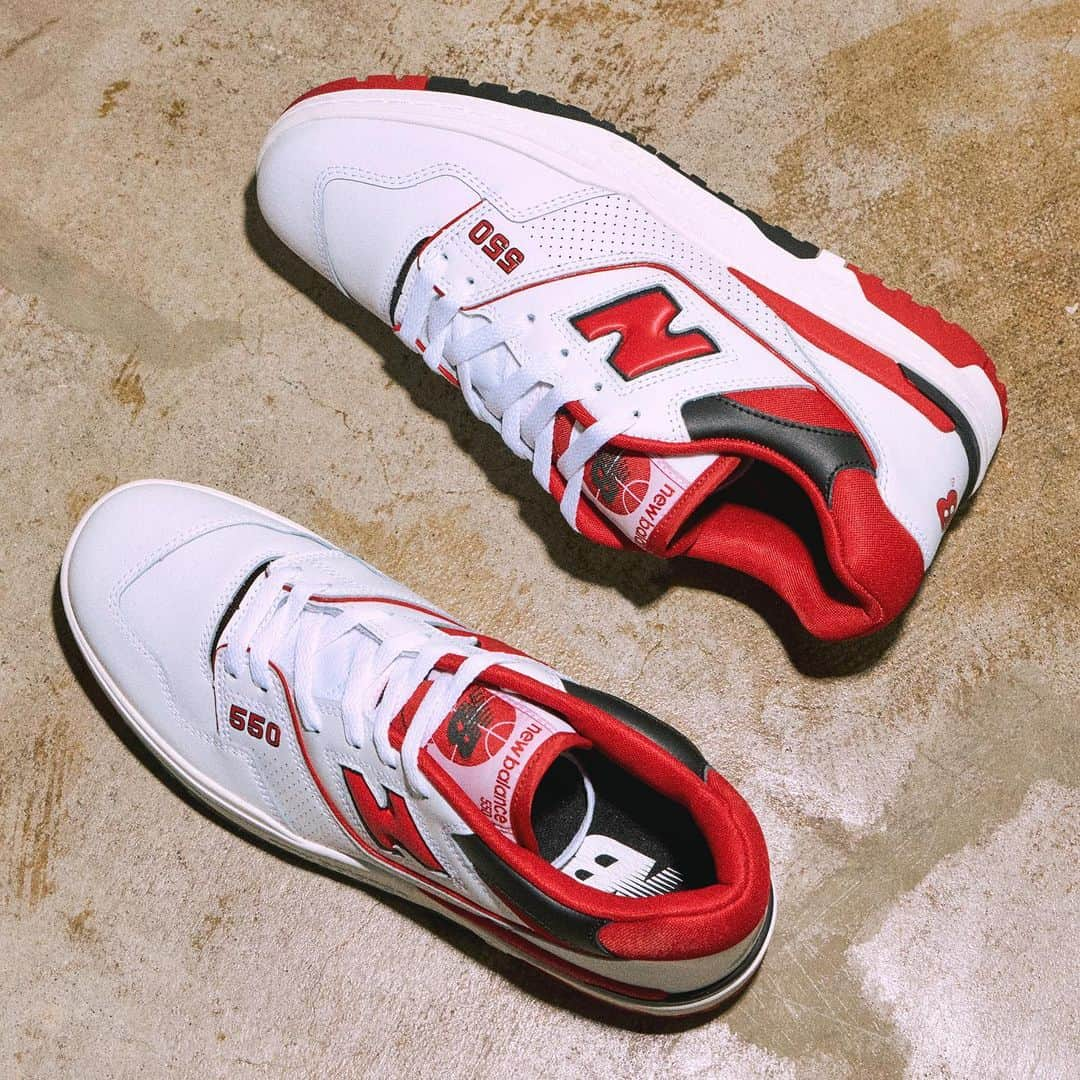 HYPEBEASTさんのインスタグラム写真 - (HYPEBEASTInstagram)「@hypebeastkicks: @newbalance’s chunky BB550 is set to see a general release after emerging as a collaboration in October. Offered in two primary color makeups, the shoe makes the most of its versatile white leather upper by accenting key areas with splashes of blue or red. Other details include a black outsole, white midsole, and “550” text near the eyelets. Look for both pairs to drop on New Balance Japan’s website on December 1 for approximately $135 USD each. A Western release will follow shortly.⁠⠀ Photo: New Balance」11月25日 17時51分 - hypebeast