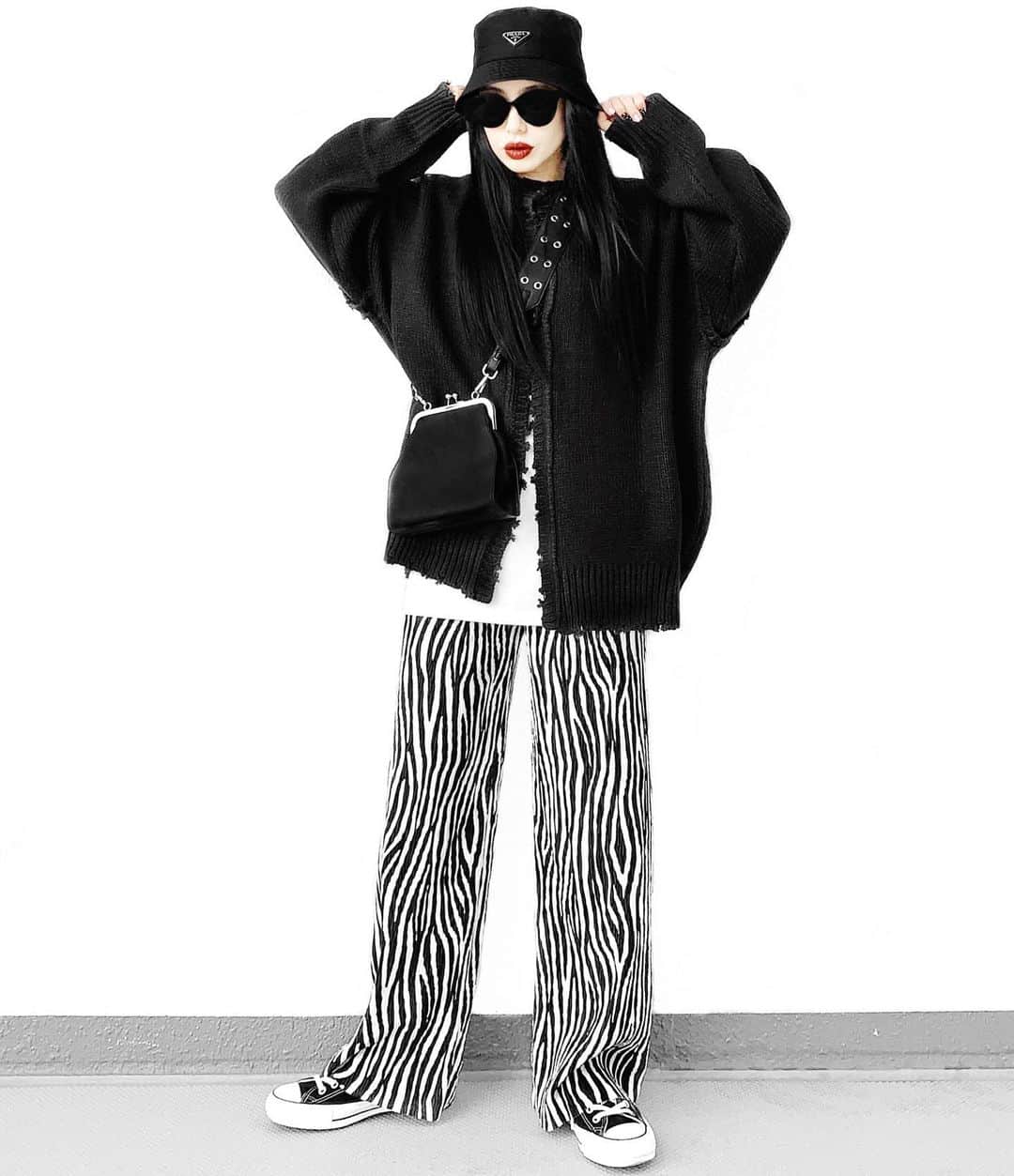 lve_xxxxのインスタグラム：「.﻿ .﻿ 🦓 ᴢᴇʙʀᴀᴀᴀᴀ ᴡɪɴᴛᴇʀ ᴠᴇʀ.﻿ ﻿ ﾃﾞｻﾞｲﾝﾆｯﾄ × ﾍﾞﾛｱｾﾞﾌﾞﾗ﻿ 流行りに乗っかりｺｰﾃﾞ😂ﾐｰﾊｰ﻿ ﻿ ｸﾗｯｼｭﾍﾞﾛｱのﾊﾟﾝﾂかわええ。﻿ ﻿ @lveu.official からも🦓じゃないけど﻿ 発売予定で御座います🤫🤫🤫﻿ ご期待くださいませ🖤﻿ ﻿ ﻿ ｺｰﾃﾞｱｲﾃﾑ詳細は﻿ WEARをご覧くださいませ。﻿ ﻿ WEAR ： lvexxxx ﻿ 💻 https://wear.jp/sp/lvexxxx/﻿ ﻿ －－－－－－－－－－－－－－－－－－﻿ ﻿ 📢ｺﾒﾝﾄ頂ける際は、﻿ 最新投稿にお願い致します。﻿ ﻿ 過去投稿に頂いた際、気がつかない事もあり﻿ お返事致しかねる場合が御座います🙇‍♀ ️﻿ ﻿」