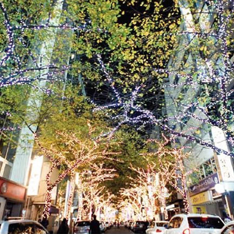 レッツエンジョイ東京さんのインスタグラム写真 - (レッツエンジョイ東京Instagram)「✩★冬に行きたい「東京イルミネーション」✩★﻿ ﻿ クリスマス、年末と、さまざまなイベントを彩るイルミネーション。冬のおでかけやデートで訪れたい都内のイルミネーションスポットを8つご紹介します。﻿ ﻿ ✨1枚目：Roppongi Hills Christmas 2020﻿ 📍：六本木／乃木坂／麻布十番﻿ ﻿ ✨2枚目：丸の内イルミネーション2020﻿ 📍：二重橋前〈丸の内〉／有楽町／東京／大手町﻿ ﻿ ✨3枚目：Baccarat ETERNAL LIGHTS-歓びのかたち-﻿ 📍：恵比寿﻿ ﻿ ✨4枚目：東京スカイツリータウン(R) ドリームクリスマス2020﻿ 📍：とうきょうスカイツリー／押上〈スカイツリー前〉﻿ ﻿ ✨5枚目：TOKYO ILLUMILIA 2020﻿ 📍：東京／日本橋﻿ ﻿ ✨6枚目：東京ドームシティ ウィンターイルミネーション 「スマイルミ」﻿ 📍：水道橋／後楽園／春日﻿ ﻿ ✨7枚目：MIDTOWN WINTER MOMENTS﻿ 📍：六本木／乃木坂﻿ ﻿ ✨8枚目：新宿パークタワー ウィンターイルミネーション 2020﻿ 📍：新宿／都庁前／初台﻿ ﻿ 詳細はアカウントトップから ☞@lets_enjoytokyo﻿ ﻿ #レッツエンジョイ東京 ﻿ #イルミネーション﻿ #イルミネーション2020﻿ #イルミネーション好き﻿ #イルミネーション巡り﻿ #六本木 ﻿ #けやき坂 ﻿ #東京﻿ #六本木ヒルズ﻿ #丸の内﻿ #丸の内イルミネーション﻿ #恵比寿ガーデンプレイス﻿ #バカラ﻿ #東京スカイツリー﻿ #tokyoskytree﻿ #東京イルミリア ﻿ #TOKYOILLUMILIA﻿ #日本橋﻿ #東京ドームシティ﻿ #東京ミッドタウン﻿ #新宿」11月25日 18時03分 - lets_enjoytokyo