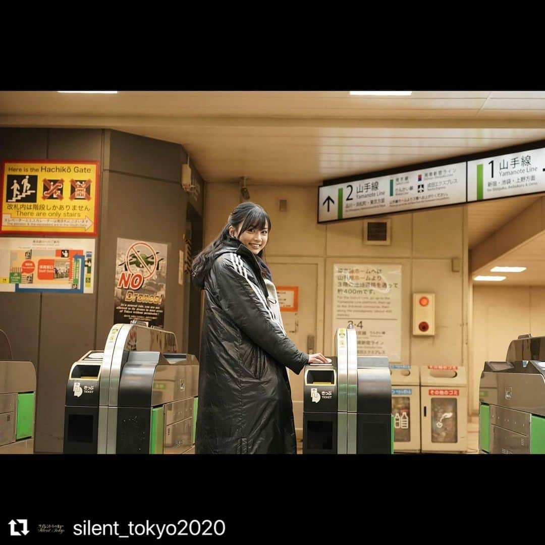 加弥乃さんのインスタグラム写真 - (加弥乃Instagram)「渋谷駅を再現したセットで📸 ゴミ箱も、扉のテープの跡までも細かく作りこまれていて、はしゃいじゃいました。  #サイレントトーキョー 公開まであと9日‼︎⚡️  ✂︎✂︎✂︎ #Repost @silent_tokyo2020 ✂︎✂︎✂︎ ・・・ . *☆彡･.｡ 渋谷スクランブル交差点での オフショットパート3💣🚃＊*･.｡  #加弥乃 さんがハチ公前改札に潜入！ 画面に映らない細かなところまで 完全再現！  #サイレントオフショット  ￣￣￣￣￣￣￣￣￣￣￣￣￣ #加弥乃 #サイレントトーキョー #movie #サスペンス」11月25日 18時00分 - kayano210