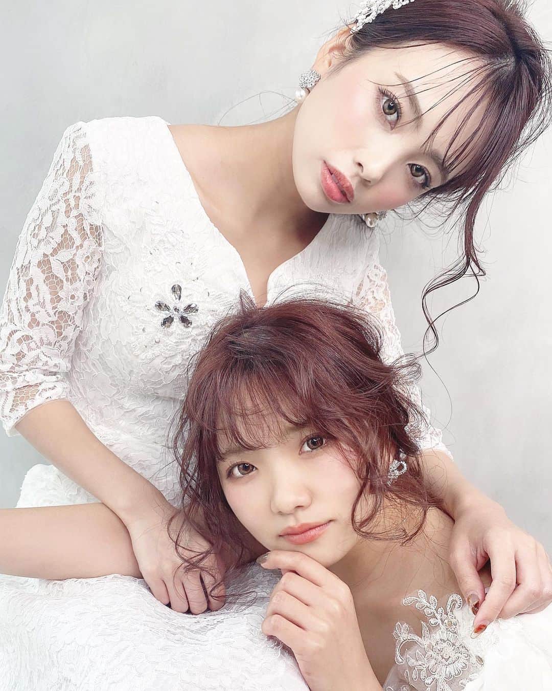 のインスタグラム：「﻿ ﻿ ﻿ ﻿ かほとウェディングペア撮り👰🏻‍♀️🤍﻿ ﻿ ﻿ ﻿ ﻿ ﻿ ﻿ はぁ、かほの可愛さがたまらん🤦🏻‍♀️❤️大好き❤﻿ ﻿ ﻿ ﻿ ﻿ ﻿ ﻿ #カトリナ#かほりな﻿ #サロモ#静岡#浜松サロモ#サロンモデル#ポージング#撮影データ#2way前髪#ヘアカラー#東京サロモ#ヘアスタイル#巻き髪#冬コーデ#撮影依頼募集#かとりなファッション#make#コスメ#152cmコーデ#低身長#イエベ#ロングヘア#透明感」