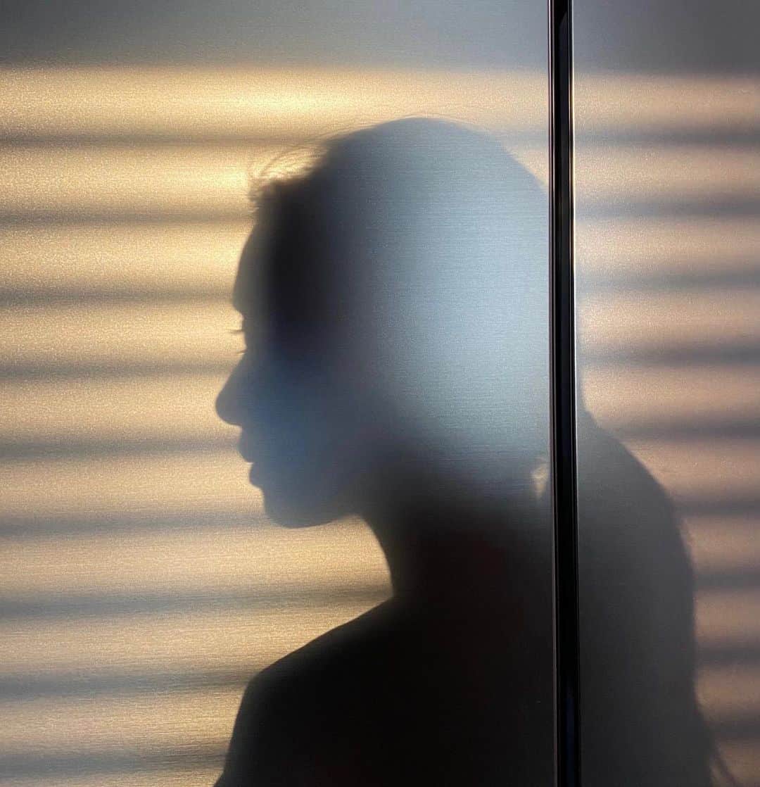ジヨン のインスタグラム：「😶」