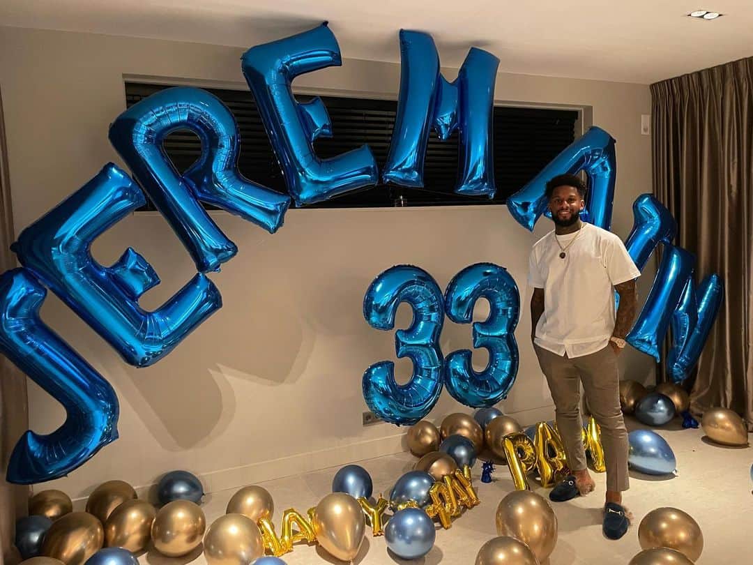 イェレマイン・レンスのインスタグラム：「Thanks you all for the birthday wishes ❤️🙏🏾」
