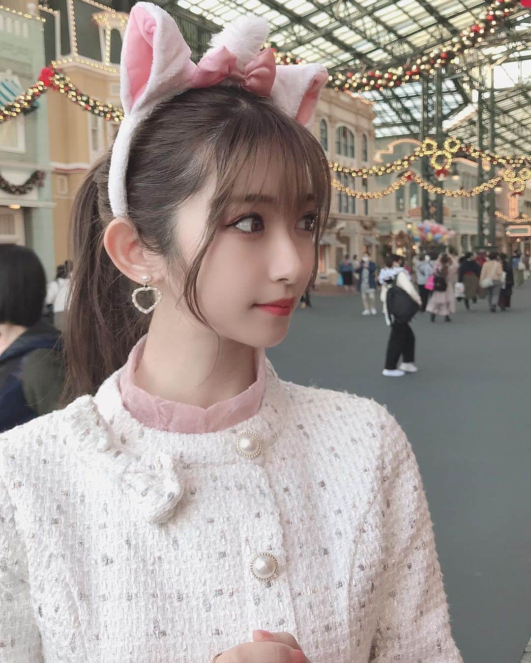 れみぱんのインスタグラム：「夢の国散歩🎀🎁🎄🎈 (撮影時以外はマスクしてます)」