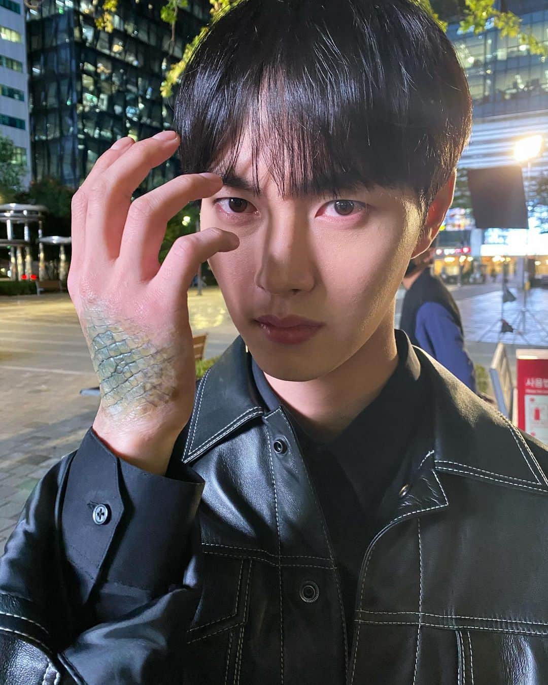 イ・ミンホのインスタグラム：「오래 기다렸어요, 조금 이따 만나요🐉 #구미호뎐 #이무기」