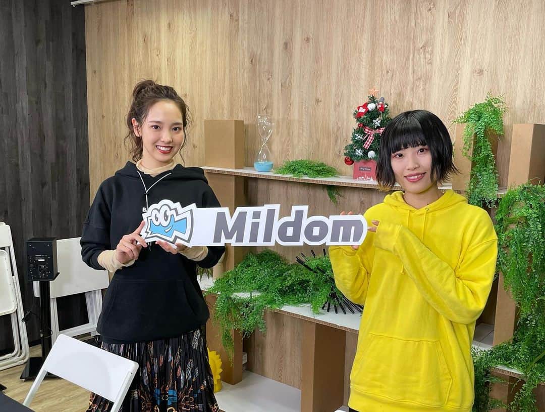 飯窪春菜のインスタグラム：「Mildom「はるなん's ROOM」 ゲストはヤバイTシャツ屋さんのありぼぼちゃんでした〜🥰❣️ @shibata_aribobo  ありちゃん！ありちゃん！ 2人でAPEXで遊んだよ🌸 あまりにも普段通りの2人の姿過ぎて、めちゃめちゃプライベート見せてるみたいな感覚になりました🙋🏻‍♀️笑 ・ アーカイブ残ってるからぜひ観てくださいね〜！ ・ いっつもメイク可愛い💄 @manami_hmclair」