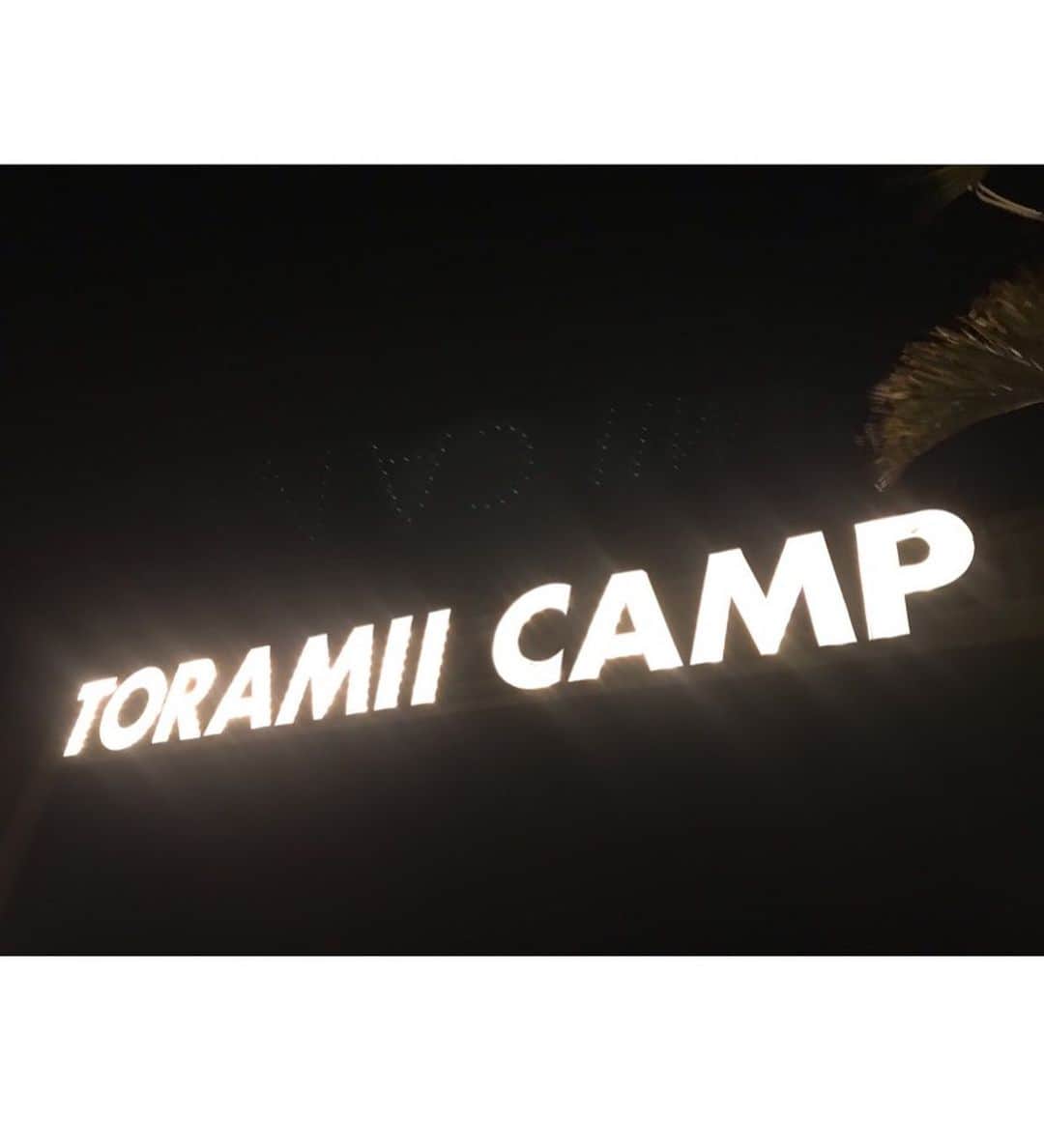 吉山りささんのインスタグラム写真 - (吉山りさInstagram)「正解は  『Ocean´s camp TORAMI』  さんでした🏕  正解者 th3712bonzaipaint さん 🏕  凄すぎるんですけど😂（笑）  🧜🏻‍♀️🧜🏻‍♀️🧜🏻‍♀️  空が広くて海も近いの🏖🌠 しかも綺麗✨  @toramii_camp   🌠🌟💫 生まれて初めてのグランピング🏕  🍃風も☔も結構だったけど グランピングのテントって最強❣️  #oceanscamptoramii #オーシャンズキャンプ東浪見 #torami   初めての火起こし🔥 初めてのグランピング🏕 初めての薪割り🕺🏽  #一宮 昔よく撮影で#一宮 行ったなぁ #上総一ノ宮 #キャンプ #グランピング  冬もやってるよ⛄️ #焚き火 #🔥  各グランピングごとに専用 #トイレ があるの🚻 ↑ なかなかない😍💕  こたけさーん☺️ 🌈ありがとうございました⛺️」11月25日 18時26分 - oreorerisa