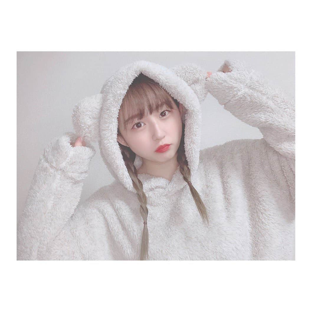 宮崎梨緒のインスタグラム：「🧸🧸🧸 * #gu の #マシュマロフィールラウンジセット  もこもこであったかい❤︎ *  #ジーユー #くま #곰 #bear  #パジャマ #roomwear #ルームウェア #파자마 #잠옷  #instagood #daily #데일리  #팔로우 #팔로우미」