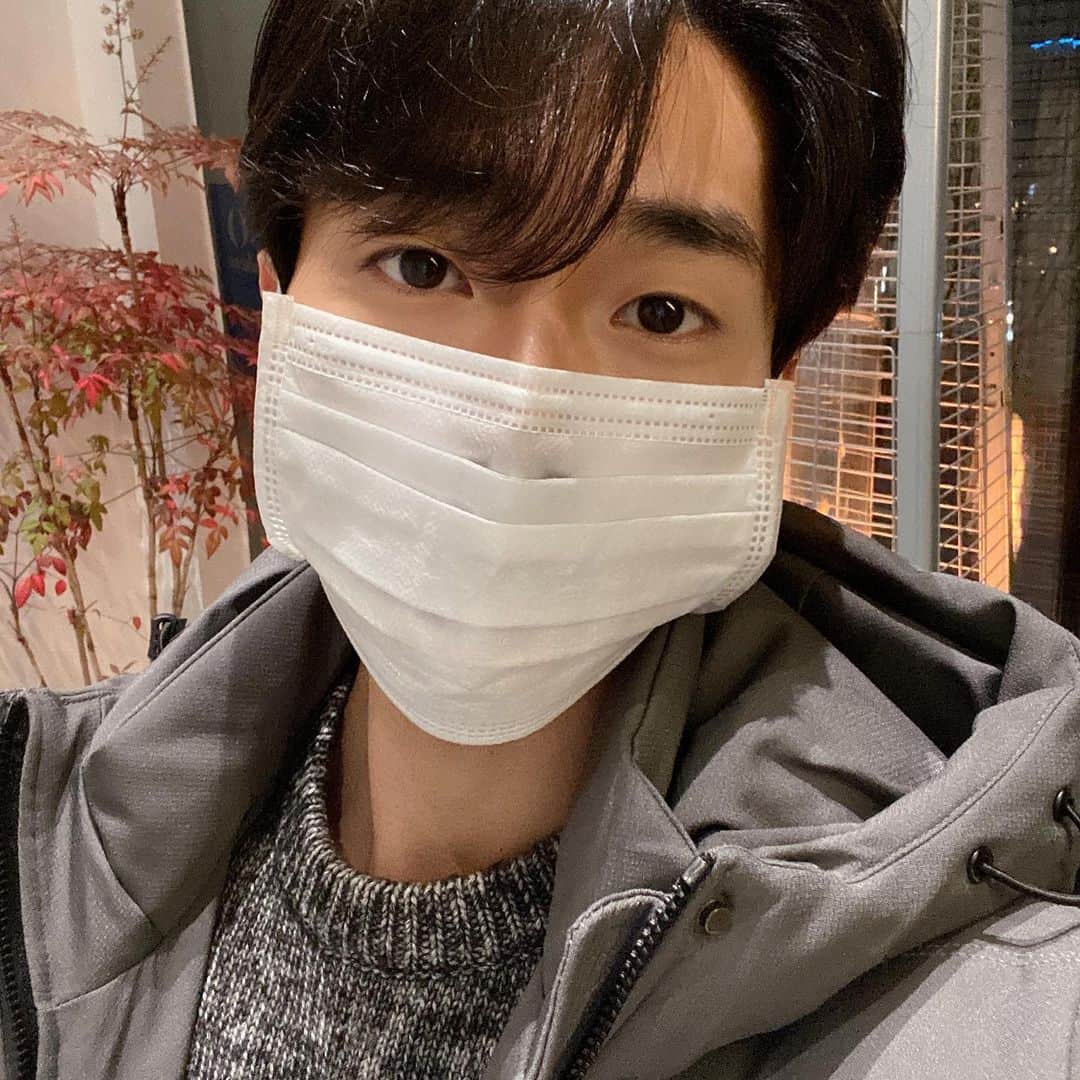 Jay のインスタグラム：「안녕, 날이춥다. 감기조심🌬」