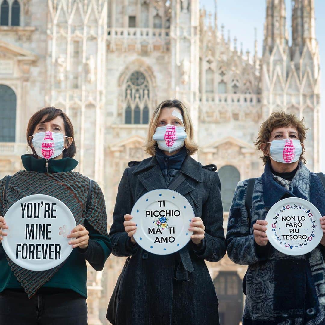 Vogue Italiaさんのインスタグラム写真 - (Vogue ItaliaInstagram)「Today is the International Day for the Elimination of Violence against Women. On this day, the courtyard of Palazzo Reale in Milano was to host “The Most Dangerous Place”, an installation by artists @Silvia_Levenson & @NataliaSaurin but due to Covid restrictions this year’s event cannot take place. So, the exhibition has been transformed into a series of photographs like the one above.   Discover more and read all you need to know about the most interesting digital initiatives at the link in bio.」11月25日 18時48分 - vogueitalia