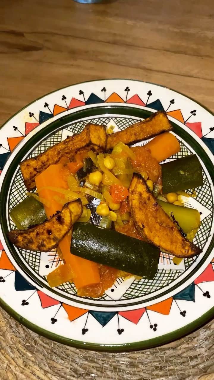 NICOLAS SIMOESのインスタグラム：「When @colinealg cooks a vegetarian couscous 😍🍜」