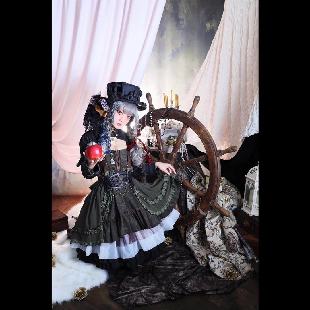 火将ロシエルさんのインスタグラム写真 - (火将ロシエルInstagram)「毒リンゴ #ozzonjapan #ozzon」11月25日 18時57分 - kasyou3roshieru