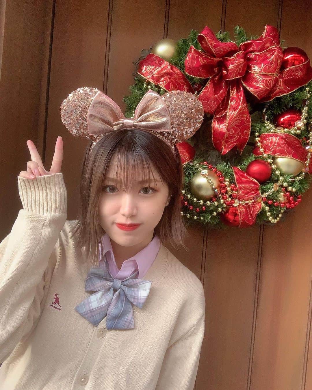 林優菜のインスタグラム：「. JKぶっかま💥 . . . #disneyland #jk #制服ディズニー #disney」