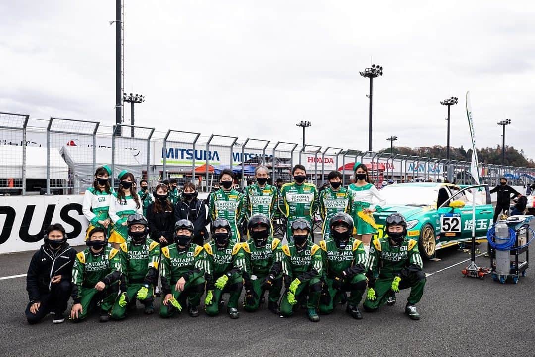 熊林保奈美のインスタグラム：「* . 投稿遅くなりましたが… SUPER耐久 第4戦 & 86/BRZ Race 第7戦  もてぎ  埼玉トヨペットGreen Braveの応援 ありがとうございました！  スーパー耐久決勝はST-3クラス5位で チェッカーを受けました🏁 シリーズランキングは現在2位！ S耐は残り2戦となります。 引き続き応援よろしくお願いします😊！  86/BRZ Race プロフェッショナルクラス決勝は、 吉田選手　34位 川合選手　13位でした。 今大会で86レースはシーズン終了となります。 86レースは、チーム戦と言うのはもちろんですが、 S耐やGTよりもドライバー同士の ガチンコ対決感がより感じられ、 それも3カテゴリーに参戦している Green Braveにいてこそわかった レースのカテゴリー毎の魅力だと思いました。  今週末はいよいよSUPER GT最終戦です！ GT300クラス　52号車 埼玉トヨペットGreen Braveの応援を よろしくお願い致します💚 . * #埼玉トヨペット #埼玉トヨペットgreenbrave #GreenBrave #crownrs #埼玉トヨペットサポーターズ #s耐 #s耐もてぎ #86brzrace」