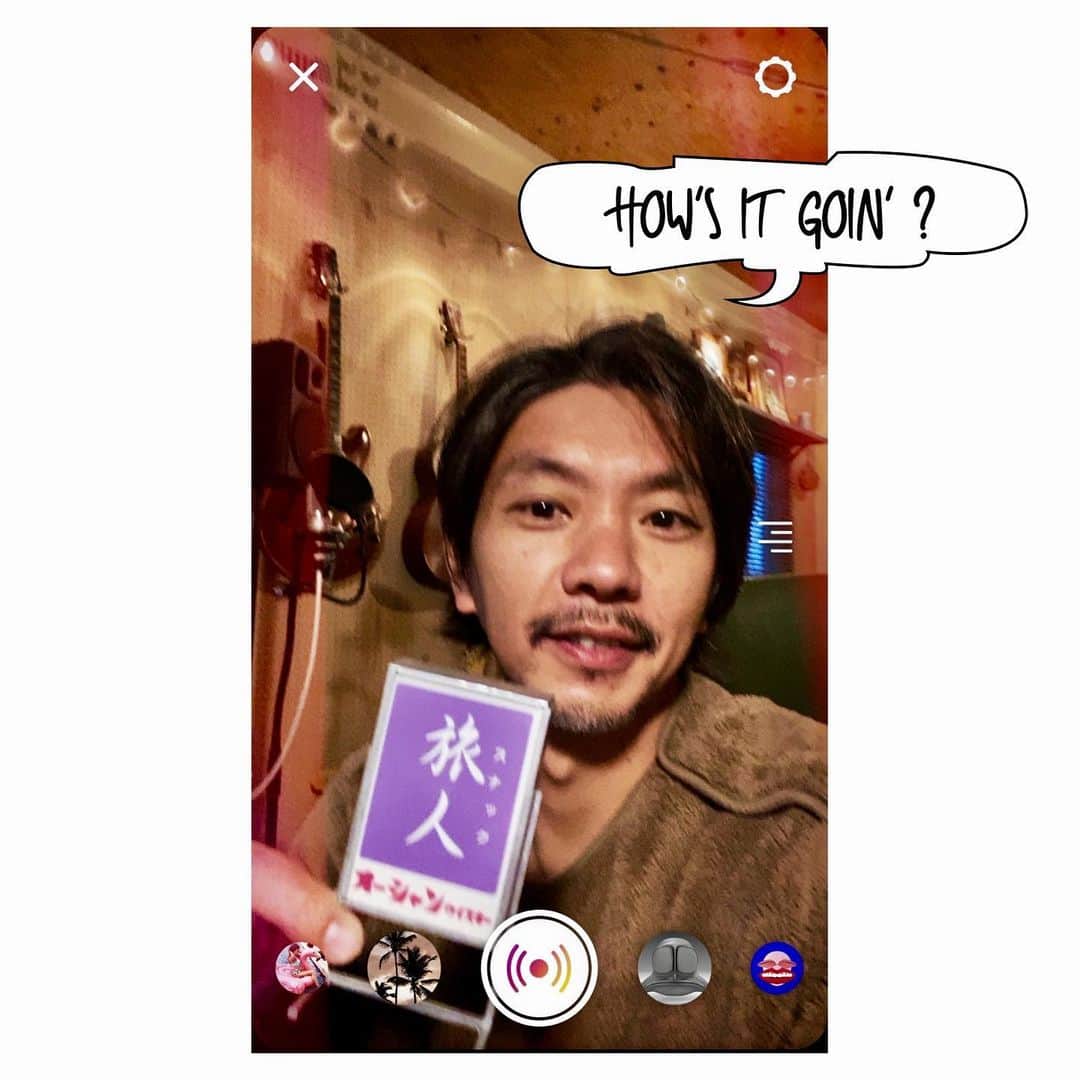 Caravanのインスタグラム：「明後日の11/27(金)の夜  アルバム発売から一週間の日。  久しぶりにインスタライブ、  「スナック旅人」を開きたいと思います。  おじさんがビール飲みながら  だらだら近況を話したりするやつです。  オープンは夜8時半頃。  お時間ある方は飲みに来て下さい。  バイトのジョニーとお待ちしてます。  #bittersweetdays #slowflowmusic #スナック旅人 #studiobyrd」