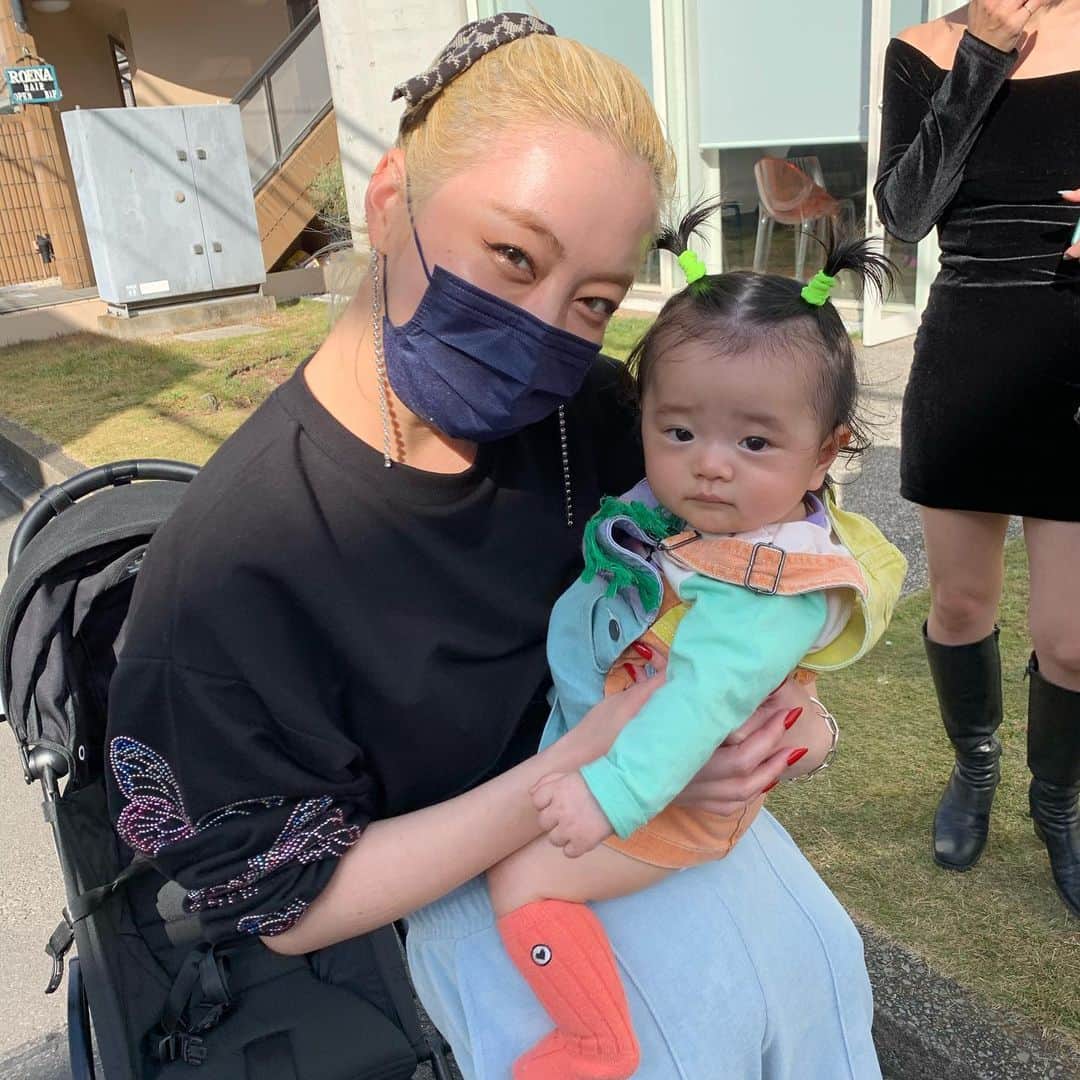 漆川由佳さんのインスタグラム写真 - (漆川由佳Instagram)「念願だった奈良さん、神能さんに抱っこしてもらえて本当嬉しかったです😭🙏🏻✨ありがとうございました🙇🏻‍♀️🙇🏻‍♀️🙇🏻‍♀️ ナナコに髪キレイにしてもらって久々に梅、カナ、大鶴、アサワ達にも久々会えて話せてとってもいい日だった🥰✨ありがとう💖💖💖」11月25日 18時58分 - shitsukawayuka