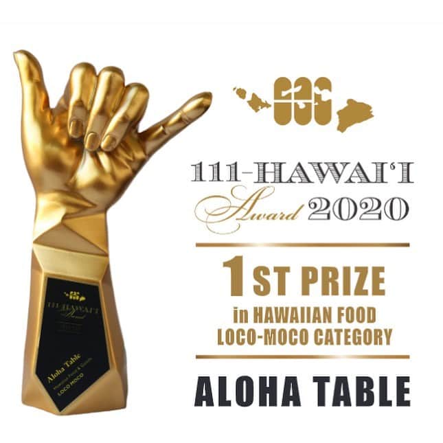 アロハテーブルさんのインスタグラム写真 - (アロハテーブルInstagram)「ハワイ州観光局公認プログラム 「111-HAWAII AWARD 2020」 「ALOHA TABLE Waikiki」3年連続1位獲得🎉  ALOHA TABLE Waikikiのプレミアム・ロコモコが、ハワイのランキングを決定する「111-HAWAII AWARD」のロコモコカテゴリーにおいて、3年連続1位🥇を受賞し殿堂入りを果たしました㊗️✨  2009年4月のオープン以来11年間毎朝、スタッフがパティを手でこね成型しロコモコソース仕込むなど、素材・レシピにこだわり続けたメニューです🍴  Waikikiは一時休業中ですが、日本のアロハテーブルでは プレミアム・ロコモコ オリジナル・グレイビーソースに使用しているロコモコソースは同様のレシピで、本場ハワイの味を再現しています🤙  #ALOHA TABLE #アロハテーブル #HAWAII #ハワイ #waikiki #ワイキキ #locomoco #ロコモコ #111hawaiiaward #3年連続 #1位 #受賞  ﻿ ﻿」11月25日 18時59分 - alohatable_jp