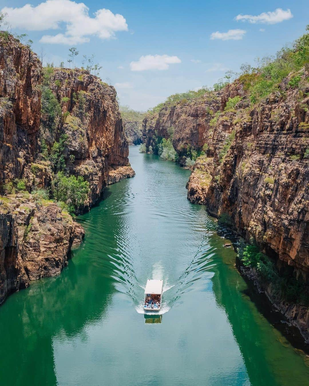 Australiaさんのインスタグラム写真 - (AustraliaInstagram)「Talk about a gorge-ous sight! 😍 Shout out to @jonny.melon for perfectly capturing the magnificent #NitmilukGorge in @tourismtopend. A well-known natural attraction in the @northerterritory, this remarkable place is located on the lands of the Jawoyn people, who hold a deep and spiritual connection to the area. In addition to soaking up the breathtaking scenery of #NitmilukNationalPark, we recommend exploring with a local guide on a @nitmiluktours cruise, so you can hear some of the dreamtime stories that make this place so special. #seeaustralia #nothernterritoy #tourismtopend #nitmiluknt #NTaustralia #holidayherethisyear」11月25日 19時00分 - australia