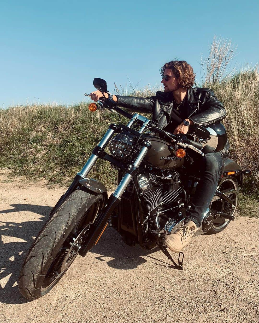 WOUTER PEELENさんのインスタグラム写真 - (WOUTER PEELENInstagram)「F R E E D O M haven’t been able to ride for a long time. Can’t wait to get back in the saddle again 🏍💨」11月25日 19時00分 - wouterpeelen1