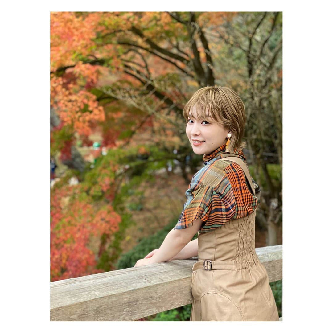 高槻かなこさんのインスタグラム写真 - (高槻かなこInstagram)「. 虹の郷イベント🍁 15時からの回🍁 . トップス　#akiranaka スカート　#casa_fline シューズ　#undercover  . 半袖だけどいい天気だったから そんなに寒くなかった！☺️ 紅葉にぴったりの服です🍁🍂 . . #俺100 #anime #Antiworld #修善寺　#虹の郷　#紅葉　 #着回しきんちゃん #声優　#高槻かなこ」11月25日 19時01分 - kanako.tktk