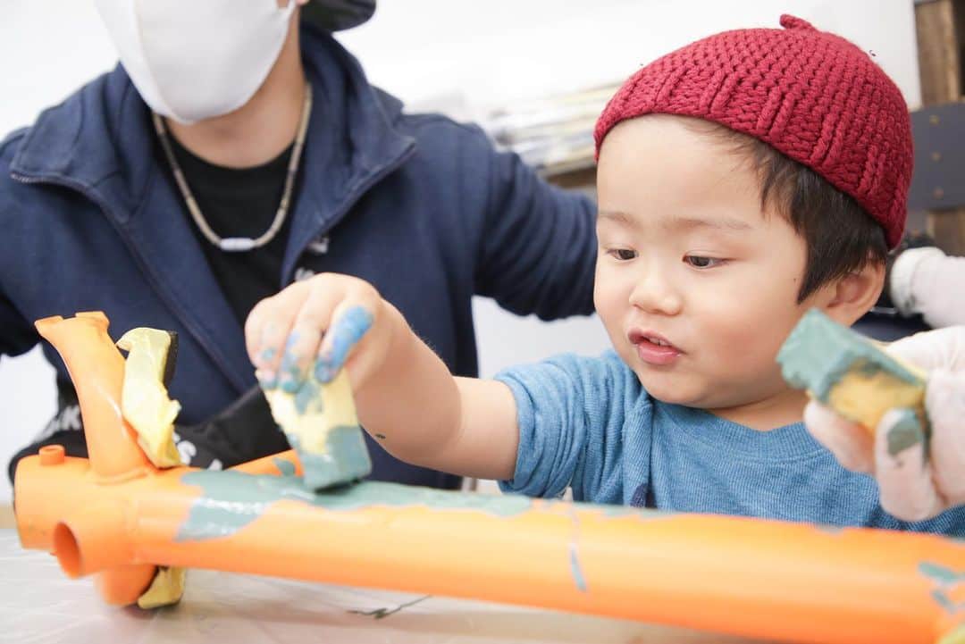 striderjapanさんのインスタグラム写真 - (striderjapanInstagram)「ストライダークリエイティ部「ペイントカスタム編」子ども自身がストライダーにペイントを施し、創造力を高め、カスタムを楽しむ本イベント。﻿ ﻿ 先日、その第3回イベントが開催されました。﻿ 今回はどんな1台が生み出されたのか！？﻿ イベントレポートではデザインテーマと完成車体をご紹介！公式ブログ「すとらぼ」にてご覧ください。﻿ ﻿ そして、来年1月17日（日）に開催される﻿ 第4回の参加受付を本日よりスタート！﻿ ご家族でぜひご参加ください。﻿ ﻿ ［Event info］﻿ 日程：2021年1月17日（日）﻿ 時間：午前11時～16時頃﻿ 場所：ペイントファクトリー﻿ （横浜市鶴見区平安町1-77）﻿ 受付：事前予約制（WEB申し込み）﻿ 定員組数：10組 ※先着順﻿ 新型コロナウイルス感染拡大予防策といたしまして参加受付は少数組毎に2回に分け募集させていただきます。﻿ ・1次募集枠：6 組［11/25（水）～先着順］﻿ ・2次募集枠：4 組［12/28（月）～2021/1/12（火）23:59迄］※先着順にて埋まり次第終了﻿ ※14ｘもペイント可﻿ ﻿ お申し込みと詳細はイベントページでご確認ください。﻿ ﻿ #strider﻿ #ストライダー﻿ #ストライダークリエイティ部﻿ #ストライダーキッズ﻿ #カスタムストライダー﻿ #ペイントカスタム﻿ #愛車﻿ #親子イベント﻿ #1歳#2歳#3歳﻿ #もうすぐ1歳﻿ #もうすぐ2歳﻿ #もうすぐ3歳﻿ #子どもの創造力」11月25日 19時02分 - striderjapan