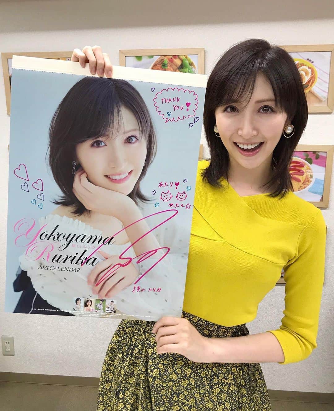 横山ルリカさんのインスタグラム写真 - (横山ルリカInstagram)「. 11/28（土）14:30〜  ブックファースト新宿店 【横山ルリカ2021カレンダー発売記念イベント】用にサイン書きをしてきました💓 一枚だけ当たりをいれてみたよ🙌 誰に当たるかな〜？🎯 . #横山ルリカ #2021カレンダー #発売記念イベント #ブックファースト新宿店 #サイン書き #当たりは1枚」11月25日 19時08分 - rurika_yokoyama_official