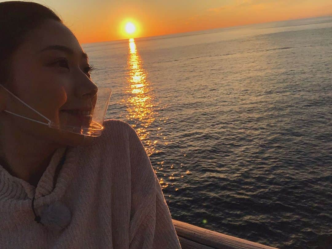 松田和佳さんのインスタグラム写真 - (松田和佳Instagram)「日本一の夕日でパワーチャージ🧡🔥  #西伊豆町 #夕日日本一宣言  #しているそうです  #さすがでした  #疲れも吹き飛ぶ #美しさでした ☀️」11月25日 19時14分 - waka_matsuda