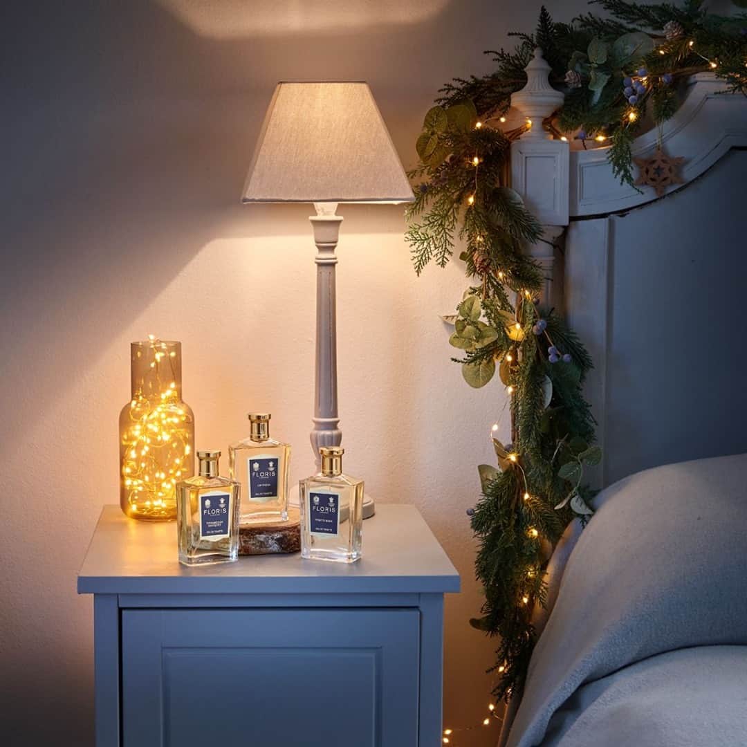 のインスタグラム：「Wonderful miniature fragrance collections and bestselling women's perfumes, let us help you find the perfect scent to gift to her this Christmas. Discover our collection online or speak to our friendly customer services team.⠀ ⠀ #FlorisLondon #AllWrappedUp #ChristmasAtFloris #LuxuryGifts #FragranceGifts #GiftWrapping #ChristmasAtFloris #PerfumeGifts #Christmas #ChristmasGifts #GiftsForHer」