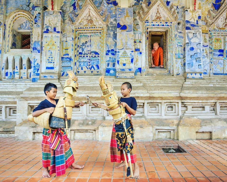 タイ国政府観光庁さんのインスタグラム写真 - (タイ国政府観光庁Instagram)「・﻿ ／⠀﻿ タイでどこ行く❓何する❓⠀﻿ 今週の注目スポットは...🇹🇭✨⠀﻿ ＼⠀﻿ ﻿ 🌟今月のテーマ：イサーン地方﻿ 📍コーンケーン県﻿ ⠀﻿ 今週は、恐竜の化石が続々と発掘されている「コーンケーン県」に注目👀✨﻿ ﻿ タイで初めて恐竜化石が発見されたのは、1976年、コーンケーン県の「プーウィエン国立公園」内のことでした🔨﻿ その後1981年から本格的に化石発掘が始まり、1億3千年前のものと思われる化石が続々と掘り起こされるように👏﻿ ﻿ 「プーウィエン恐竜博物館」では、それらの骨格標本や、実物大の恐竜ジオラマが展示されています🦕✨﻿ ﻿ ちなみにプーウィエン国立公園には、イサーンの先人たちが描かれた数多くの先史時代の壁画も残されていますよ😌﻿ ﻿ ＜アクセス＞﻿ バンコクから飛行機で約1時間✈️﻿ ﻿ #タイ #コーンケーン #イサーン #プーウィエン国立公園 #プーウィエン恐竜博物館 #化石  #恐竜 #恐竜博物館 #恐竜好き  #歴女 #考古学 #こんなタイ知らなかった #タイを知りつくす #タイ旅行 #旅好きな人と繋がりたい #旅行好きな人と繋がりたい #海外旅行 #thailand #khonkaen #phuwiangnationalpark  #phuwiangdinosaurmuseum #dinosaurmuseum #museum #fossil #amazingthailand #thailandtravel #thailandtrip #thai #thaistagram #lovethailand」11月25日 19時24分 - amazingthailandjp