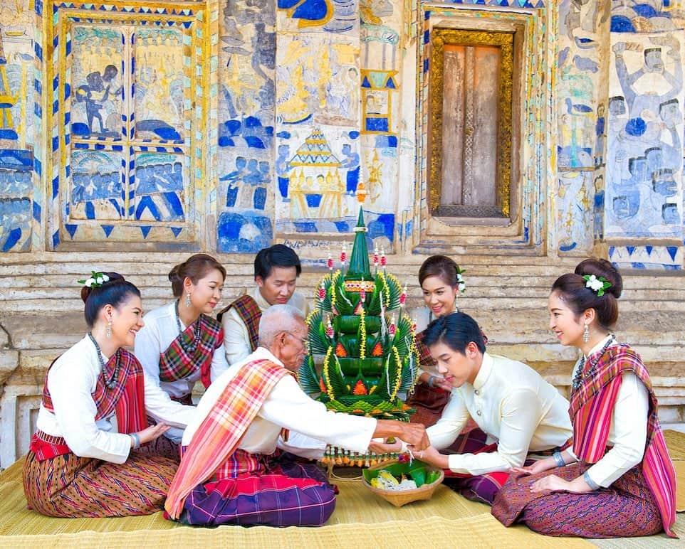 タイ国政府観光庁さんのインスタグラム写真 - (タイ国政府観光庁Instagram)「・﻿ ／⠀﻿ タイでどこ行く❓何する❓⠀﻿ 今週の注目スポットは...🇹🇭✨⠀﻿ ＼⠀﻿ ﻿ 🌟今月のテーマ：イサーン地方﻿ 📍コーンケーン県﻿ ⠀﻿ 今週は、恐竜の化石が続々と発掘されている「コーンケーン県」に注目👀✨﻿ ﻿ タイで初めて恐竜化石が発見されたのは、1976年、コーンケーン県の「プーウィエン国立公園」内のことでした🔨﻿ その後1981年から本格的に化石発掘が始まり、1億3千年前のものと思われる化石が続々と掘り起こされるように👏﻿ ﻿ 「プーウィエン恐竜博物館」では、それらの骨格標本や、実物大の恐竜ジオラマが展示されています🦕✨﻿ ﻿ ちなみにプーウィエン国立公園には、イサーンの先人たちが描かれた数多くの先史時代の壁画も残されていますよ😌﻿ ﻿ ＜アクセス＞﻿ バンコクから飛行機で約1時間✈️﻿ ﻿ #タイ #コーンケーン #イサーン #プーウィエン国立公園 #プーウィエン恐竜博物館 #化石  #恐竜 #恐竜博物館 #恐竜好き  #歴女 #考古学 #こんなタイ知らなかった #タイを知りつくす #タイ旅行 #旅好きな人と繋がりたい #旅行好きな人と繋がりたい #海外旅行 #thailand #khonkaen #phuwiangnationalpark  #phuwiangdinosaurmuseum #dinosaurmuseum #museum #fossil #amazingthailand #thailandtravel #thailandtrip #thai #thaistagram #lovethailand」11月25日 19時24分 - amazingthailandjp