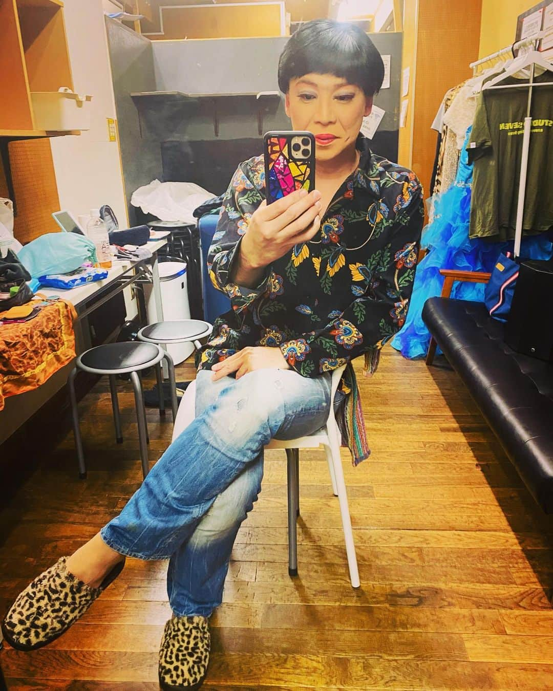 美川憲二さんのインスタグラム写真 - (美川憲二Instagram)「本日の、お仕事　無事終了よ〜☺️😉✨✨✨✨✨✨✨✨✨✨  今日は　中野区の某スタジオにて  仲良し、まりもちゃんと😄😄⤴️⤴️  美川と幸子の 来月クリスマス🎅🤶🧑‍🎄🎄ショー  DVD📀映像収録でおまんちた😗🎵✨✨✨✨✨✨✨✨  MCは　加藤茶さんのそっくり　粗茶ちゃんで　お届けしましたぞよ😉✌️  久しぶりに　お手軽幸子さんとのジョイントショー😙😙🎵🎵  楽しかったわよー(#^.^#)*\(^o^)/*💕💕💕💕💕💕💕💕💕💕💕  ほんとは　毎年、生のステージで呼んで貰ってるのですがら🤣🤣💦💦  今年はコロナ禍ですから　映像で観てもらうことになりました😅😂🎥📀💡💡💡  来年は　生でクリスマスショー🎅🤶🧑‍🎄🎄🎵🎵✨✨✨✨✨✨✨  出来ることを祈ります〜🙏💕💕💕💕💕💕💕💕💕 #クリスマスショー #映像収録 #美川と幸子の衣装対決  #美川憲一 #美川憲二 #小林幸子 #まりもちゃん  #加藤茶  #粗茶  #ものまね #無事終了」11月25日 19時33分 - mikawakenji