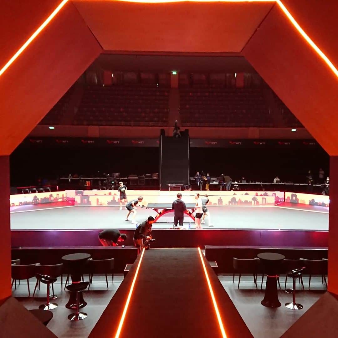 ITTF Worldさんのインスタグラム写真 - (ITTF WorldInstagram)「Thanks for bearing with us. Your patience is much appreciated on this first day of #WTTMacao 🧡🖤   Click the link in bio for info on where to watch the action.」11月25日 19時33分 - wtt